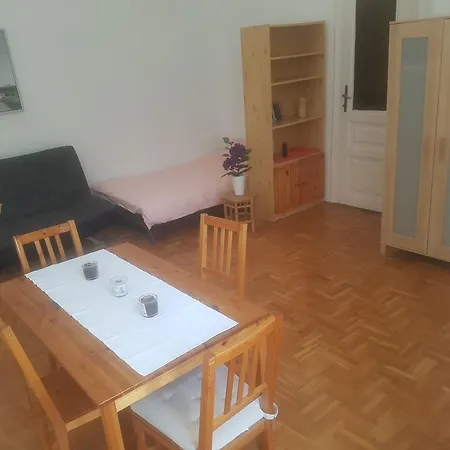 Homestay For Rent In V.district At Nyugati Square Budapest